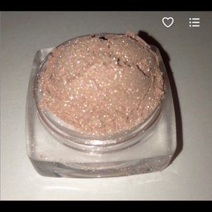 Mineral Eyeshadow in Love Me